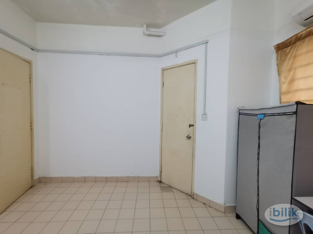 Comfortable Middle Room at Kota Damansara, Petaling Jaya - Image 4