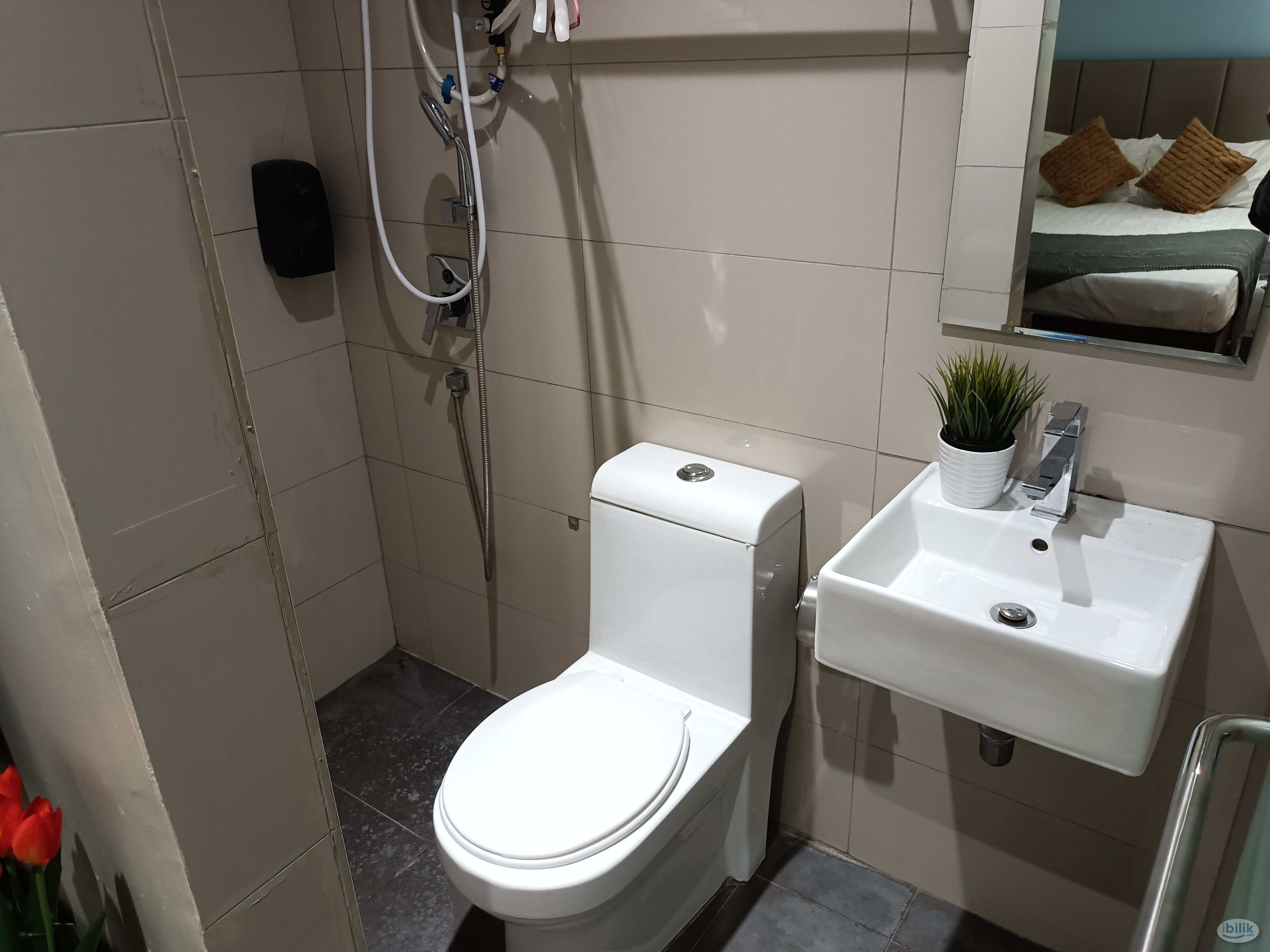 *Zero Deposit Single Room at Jalan Petaling (Petaling Street), City Centre, Kuala Lumpur - Image 3