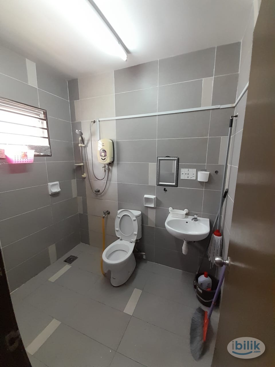 Middle Room With Private Bathroom at Bandar BOTANIC  Klang, Selangor - Image 5