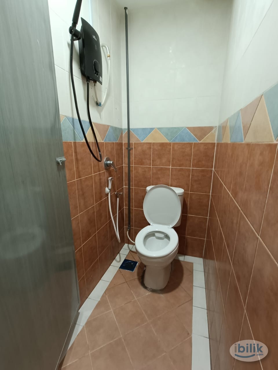 PRIVATE SINGLE ROOM WITH BATHROOM 🔥🔥 NEAR BUKIT JELUTONG , U3 ,U8  ,GROCERY - Image 3