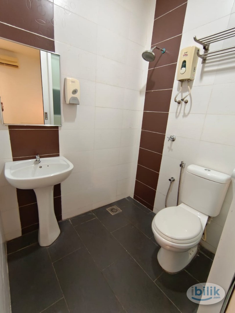Master Room Rent at Kota Damansara with Zero Deposit near Strand Mall, SEGi University - Image 1