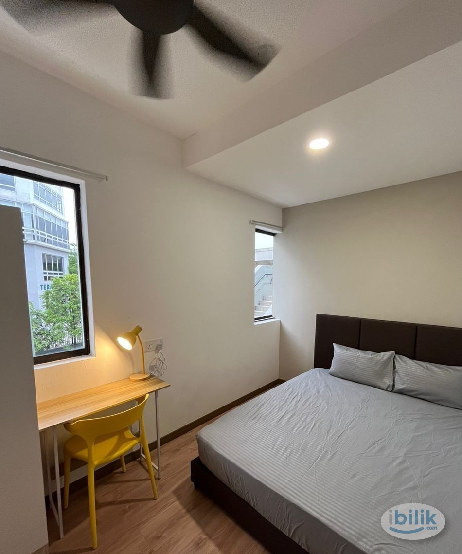 Master Room + Private Toilet for Rent near MRT Kentomen 🚂 - Image 1