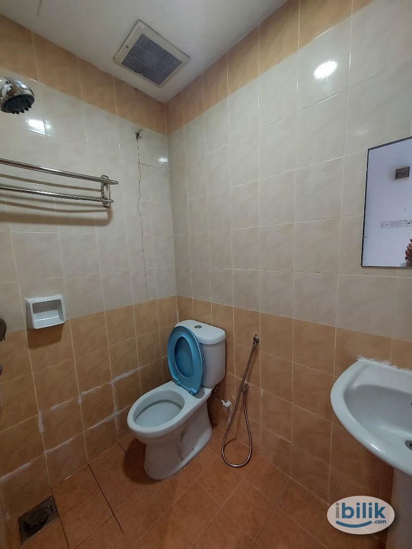 (🚶🏻‍♀️to LRT Plaza Rakyat) Master Bedroom with Private Bathroom - Image 2