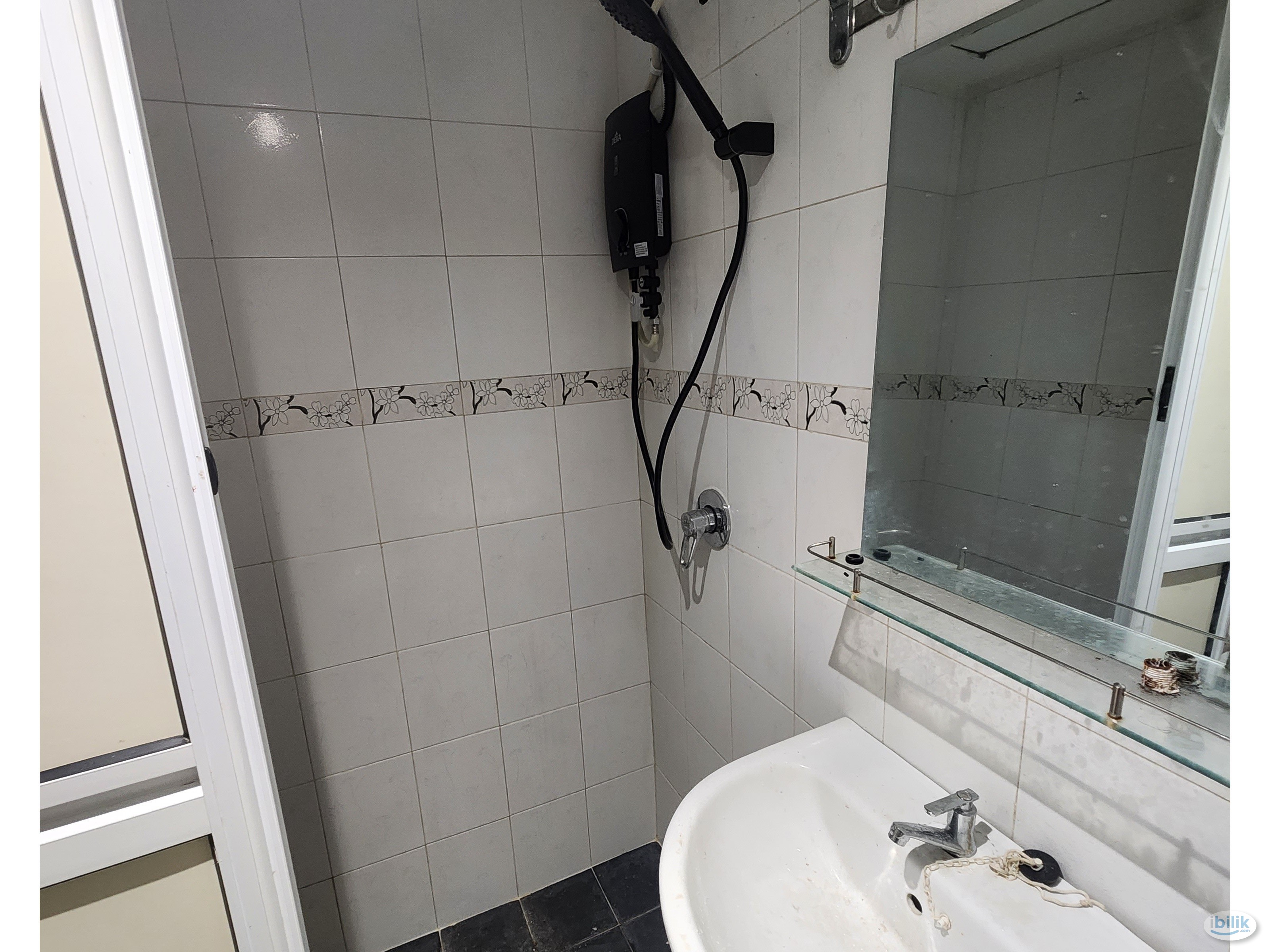 Near Chow Kit LRT 🚶🏼‍♂ Master Room with Zero Deposit near Hospital Kuala Lumpur - Image 1