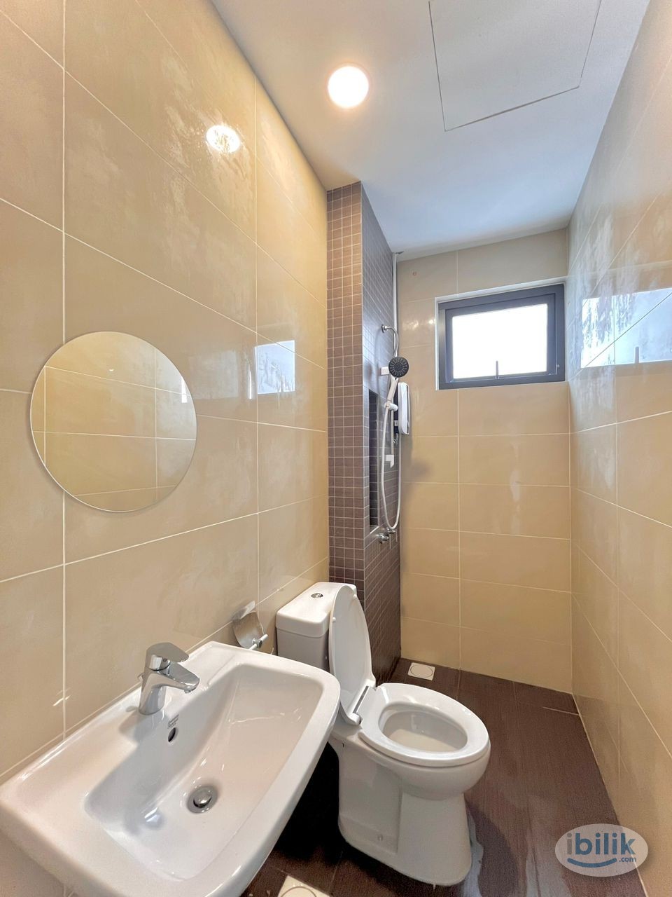 Middle Room at Pacific Star, Petaling Jaya - Image 3