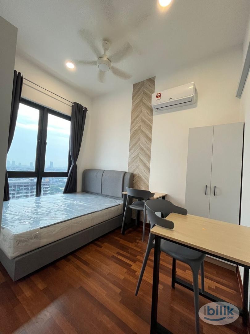 Middle Room at Pacific Star, Petaling Jaya - Image 1