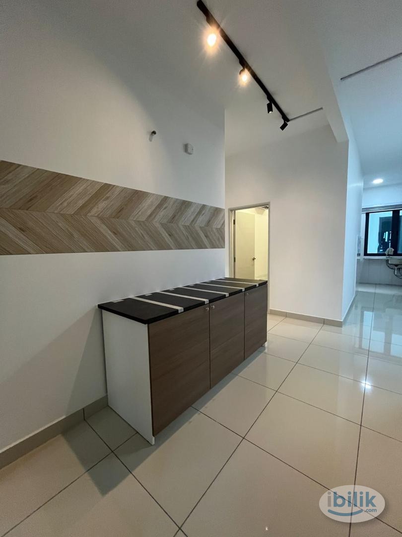 Middle Room at Pacific Star, Petaling Jaya - Image 2