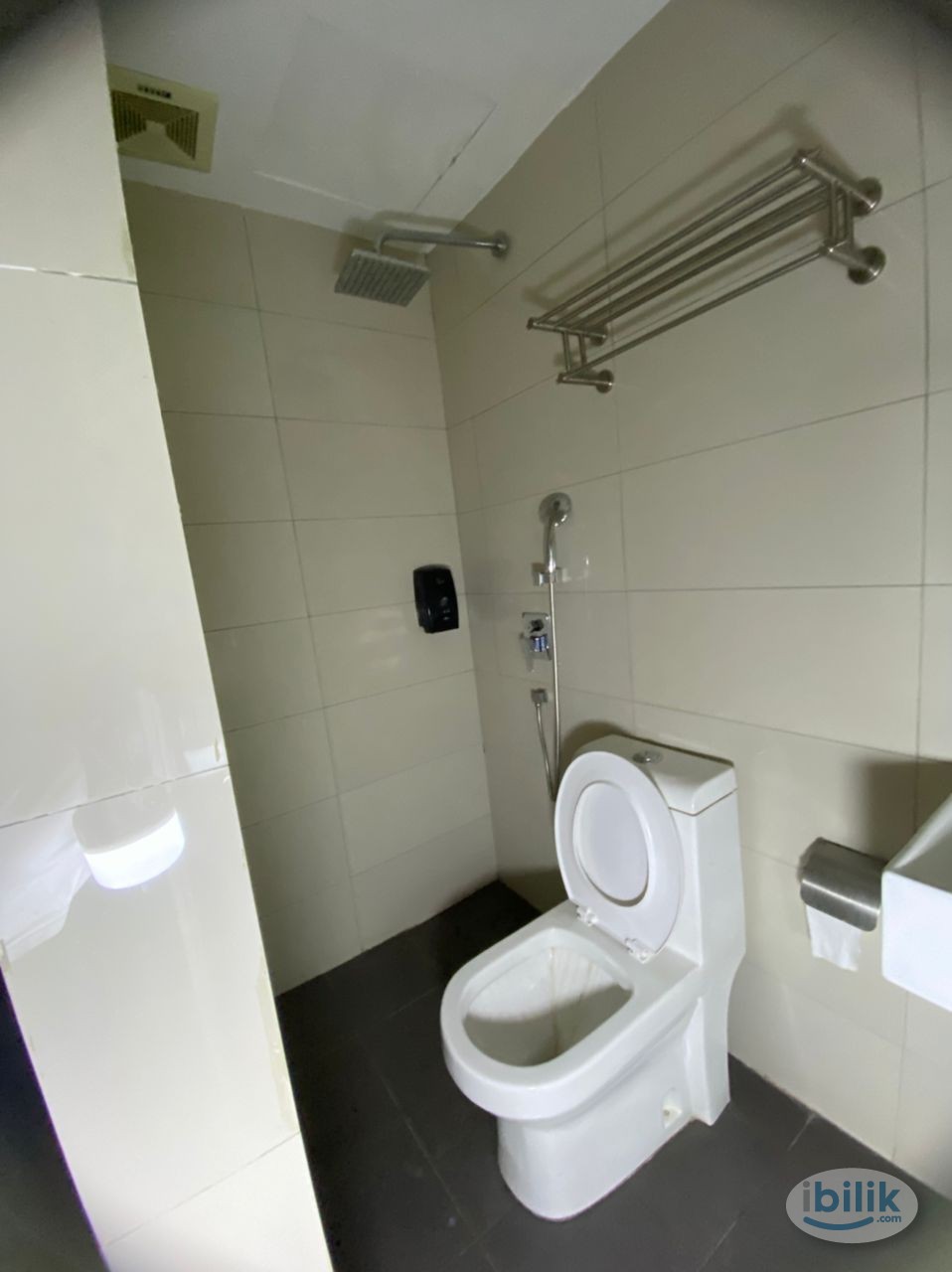 Promo ❗ Strategic near LRT Pasar Seni 🚶🏼‍♂ Room Rent in Petaling Street - Image 1