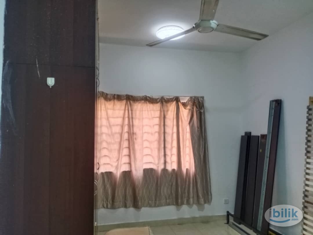 Available master bedroom - Image 1