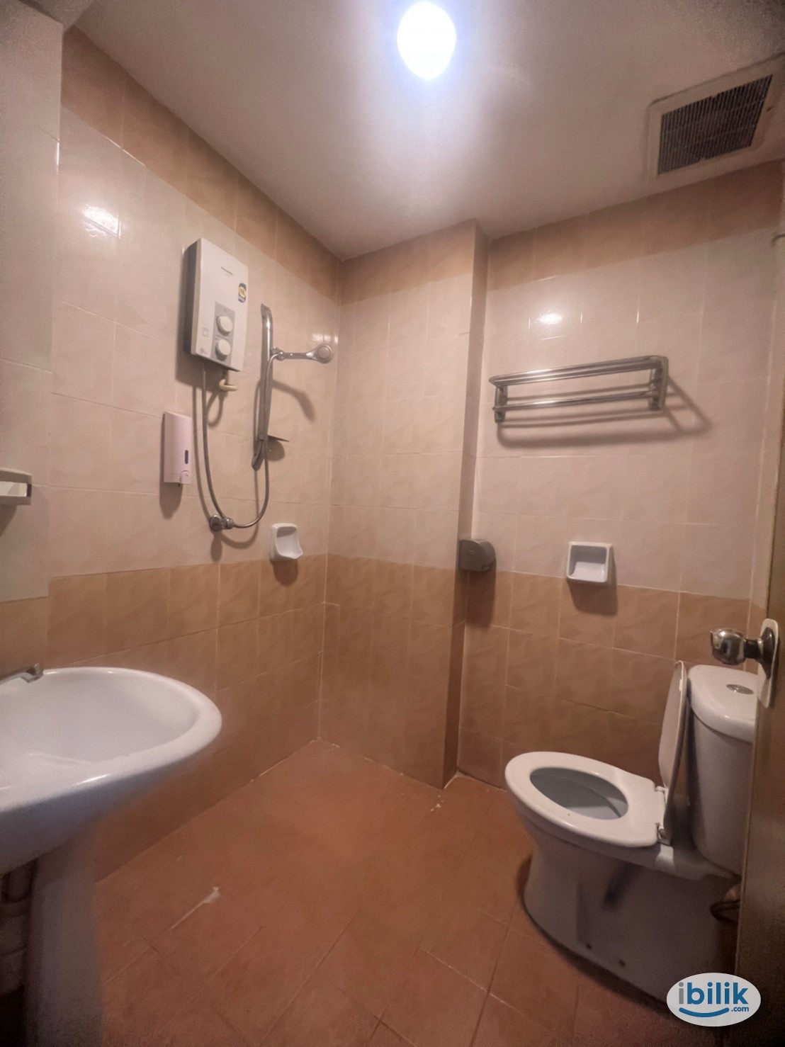 ❗ Nice and Cozy Room in Jalan Pudu❗    📌Location: Check In Hotel @ Jalan Pudu Lama, KL 🤩[Check In Hotel, Jalan pudu] 🤩   - Image 3