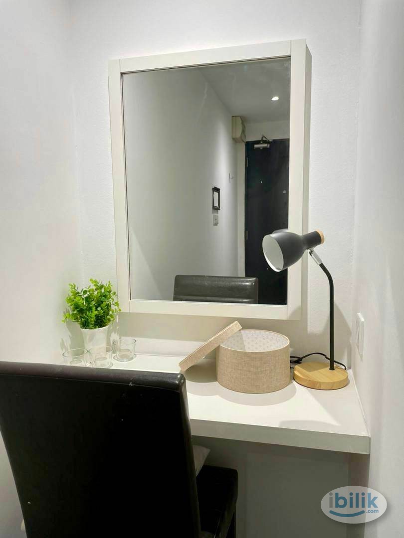 Affordable Luxury Room with 12 minutes Drive to 1U - Image 3