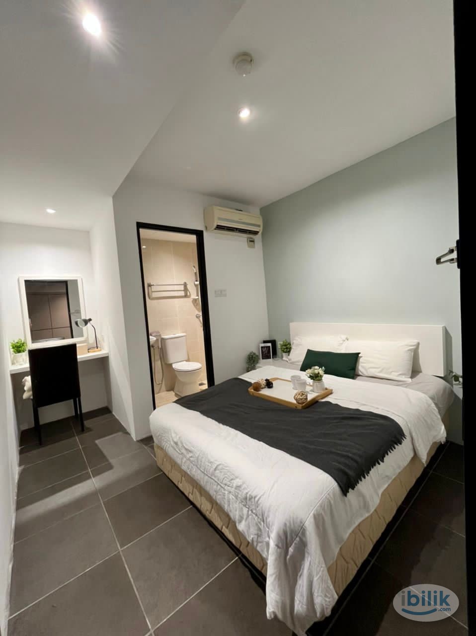 Affordable Luxury Room with 12 minutes Drive to 1U - Image 5