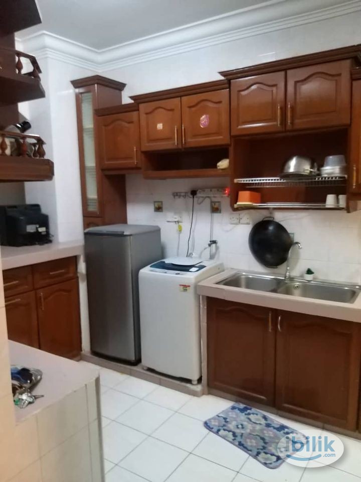 Middle Room at Cemara Apartment, Bandar Sri Permaisuri - Image 1