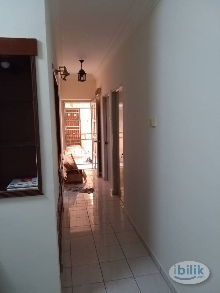 Middle Room at Cemara Apartment, Bandar Sri Permaisuri - Image 2