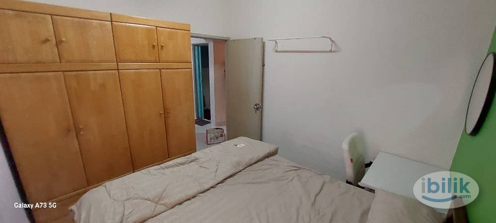 Middle Room at Cemara Apartment, Bandar Sri Permaisuri - Image 4