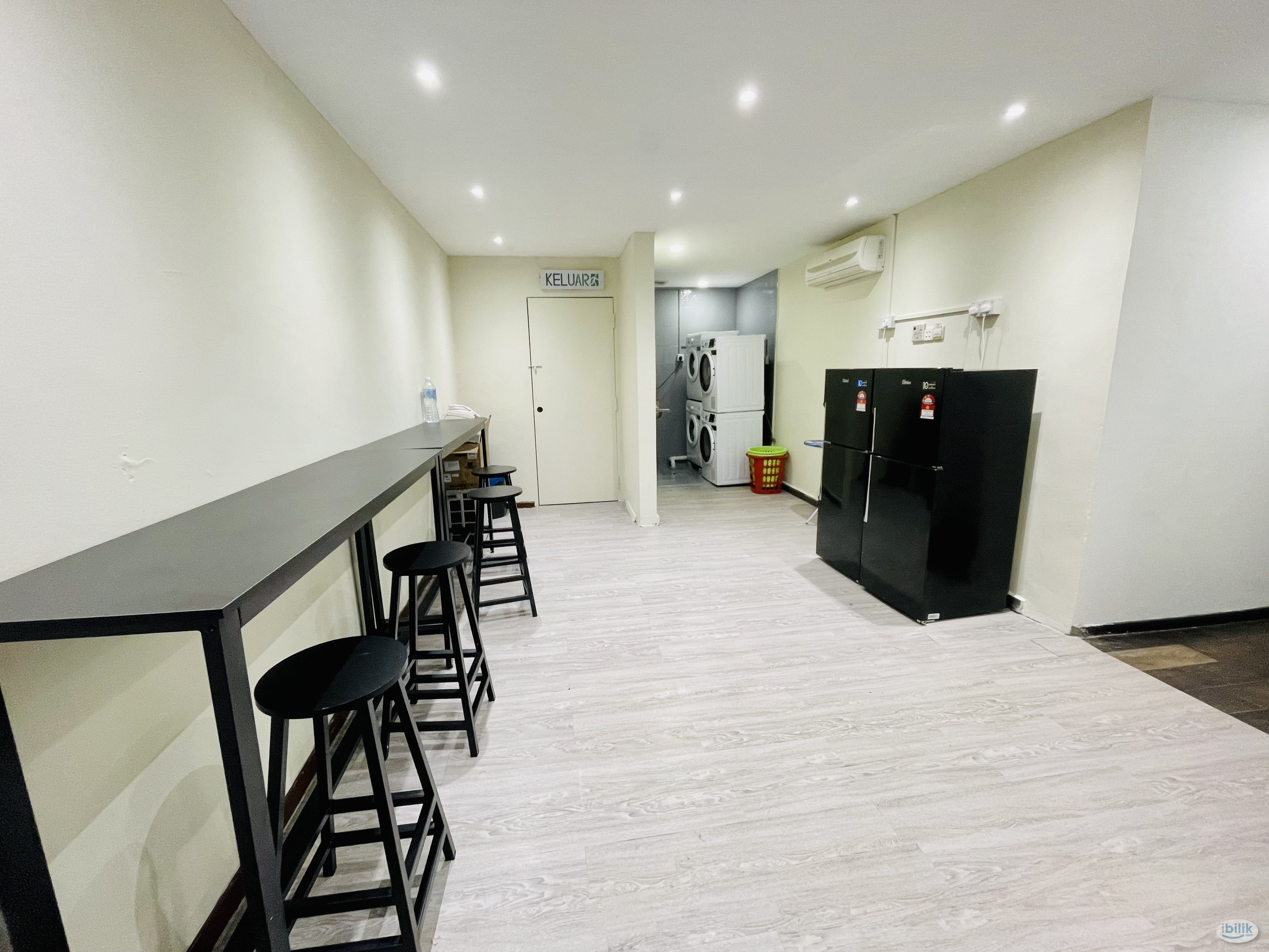 Co Living Hotel Room For Rent - Image 4