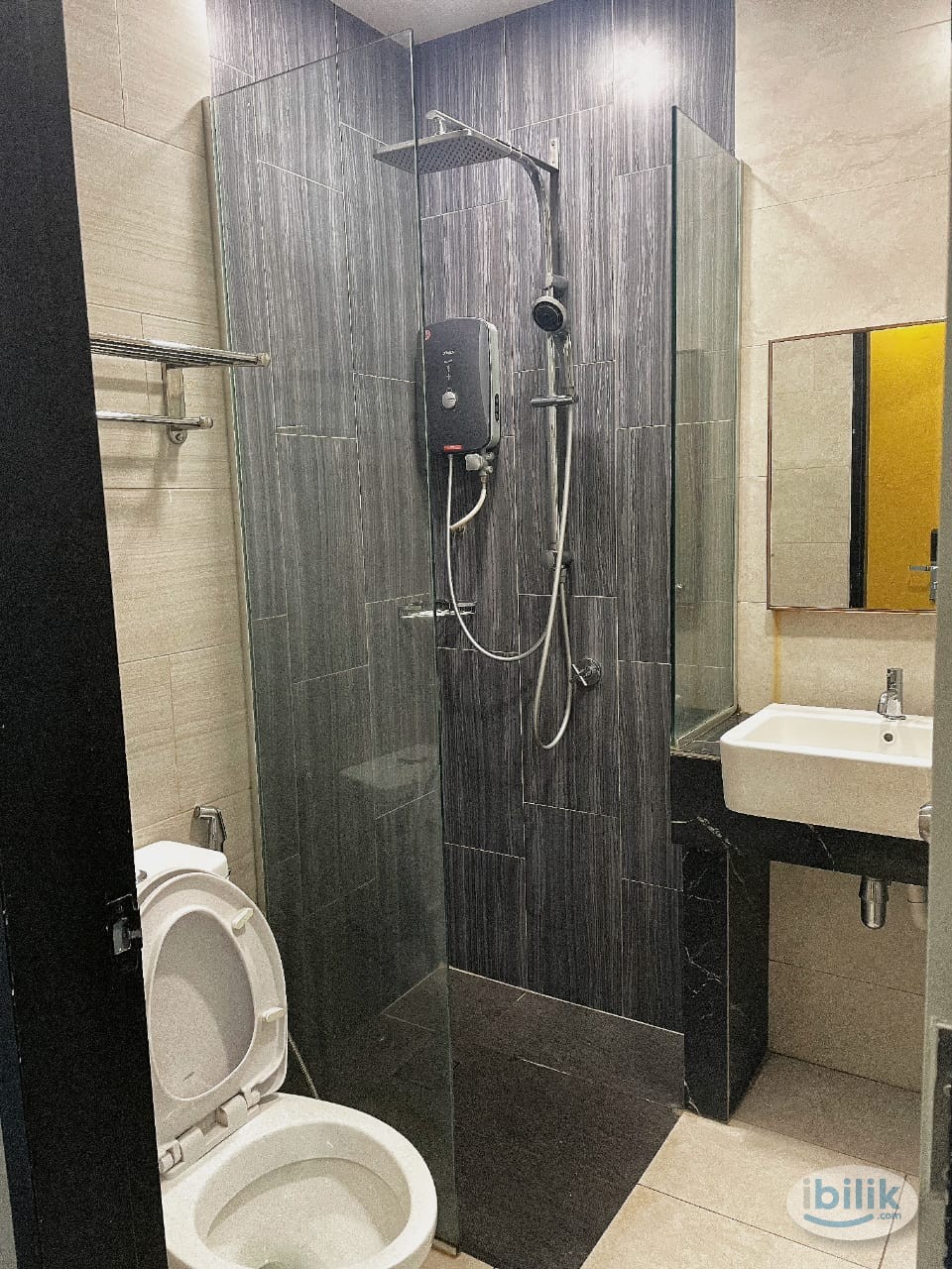 6 Station To KLCC !!!! 7Mins Walk To LRT Pudu , Limited Master Room With Private Bathroom @ Frame Hotel 【Zero Deposit Pr - Image 3