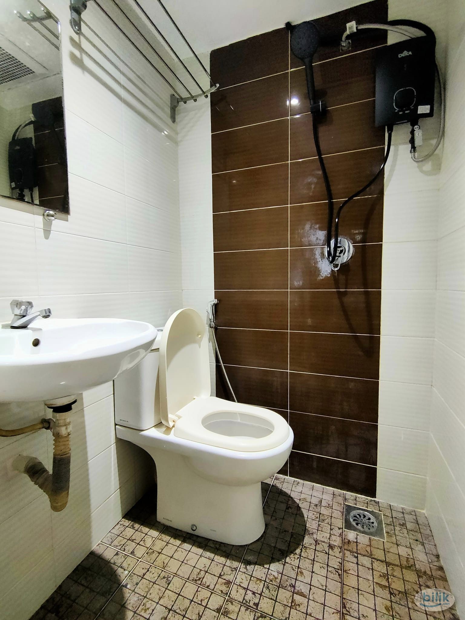 1 min walk 🚶🏼 to HKL and LRT Chow Kit  🚂 Room for Rent near Titiwangsa - Image 2