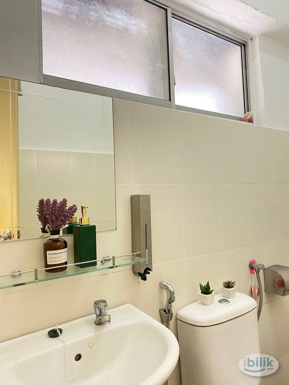 Room with Private Toilet For Rent in Bukit Bintang 🚶‍♂️ 7 mins walk to LRT Raja Chulan - Image 4