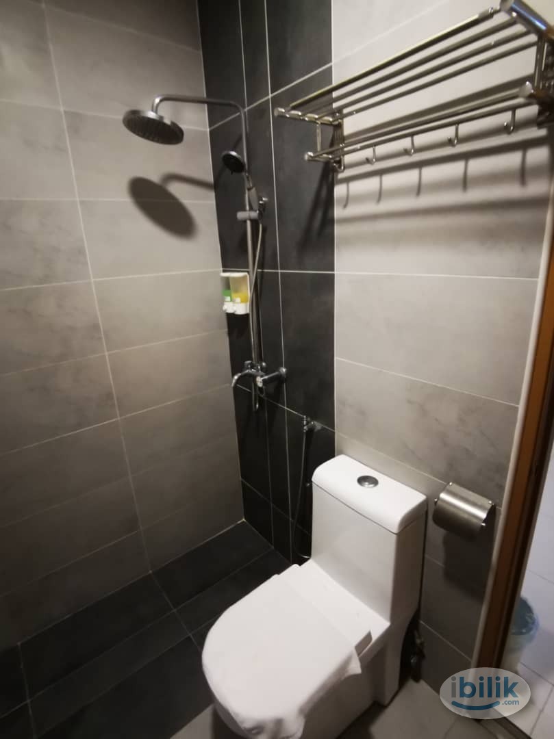🗝️5 Mins Drive to SS 2 🗝️Co-Living Unit Room with Private Bathroom @ ICON CITY 🚘 Free Parking Available ⚡ Nearby Paradig - Image 3