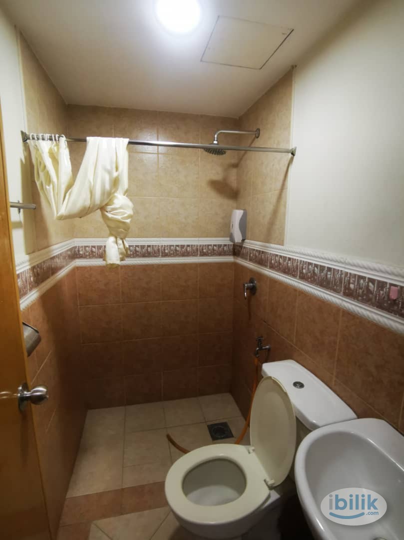 TWIN QUEEN SIZE Bed Hotel Room with Private Bathroom @ Bukit Jelutong 🌈 ZERO DEPOSIT🌈 Nearby Subang Airport - Image 3
