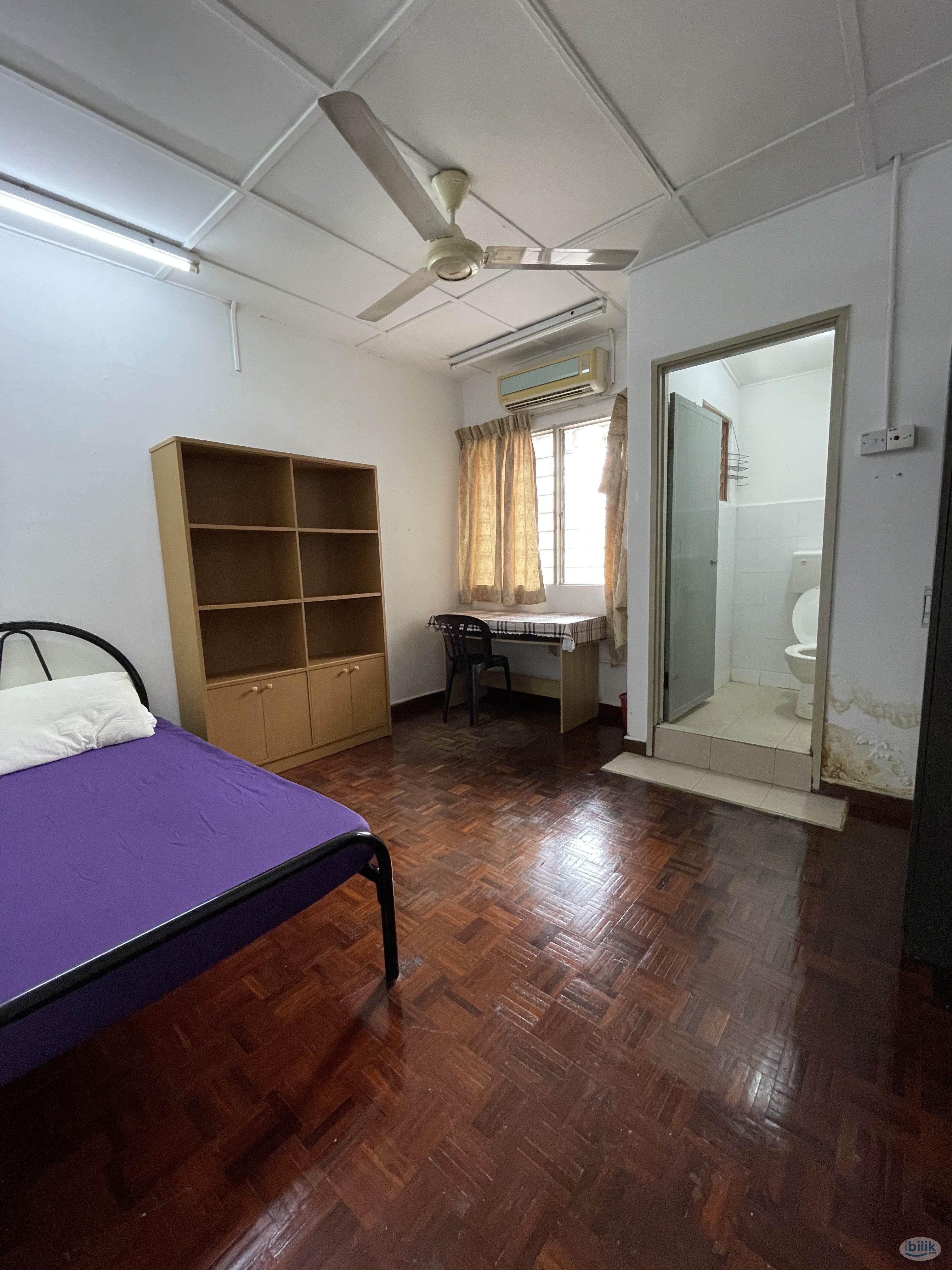 Few mins 🚶‍♀️ to INTI College Middle Room at SS15, Subang Jaya Near LRT Station - Image 1