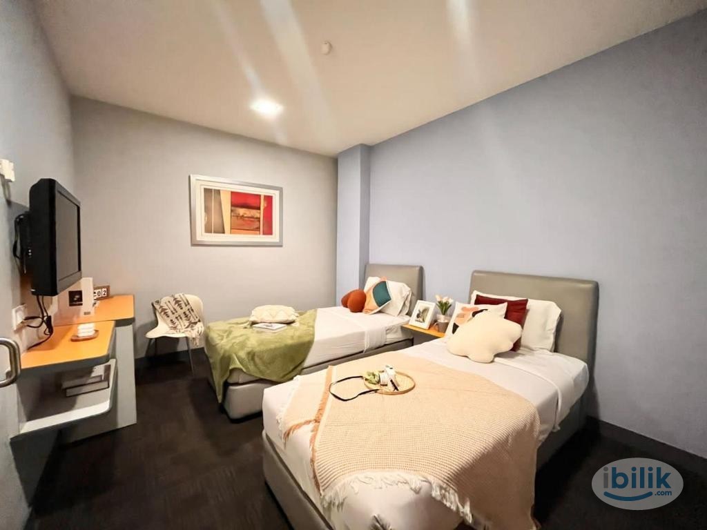 Only walk to LRT Pudu 🚂 Room + Private Toilet near Times Square, LalaPort Bukit Bintang - Image 1