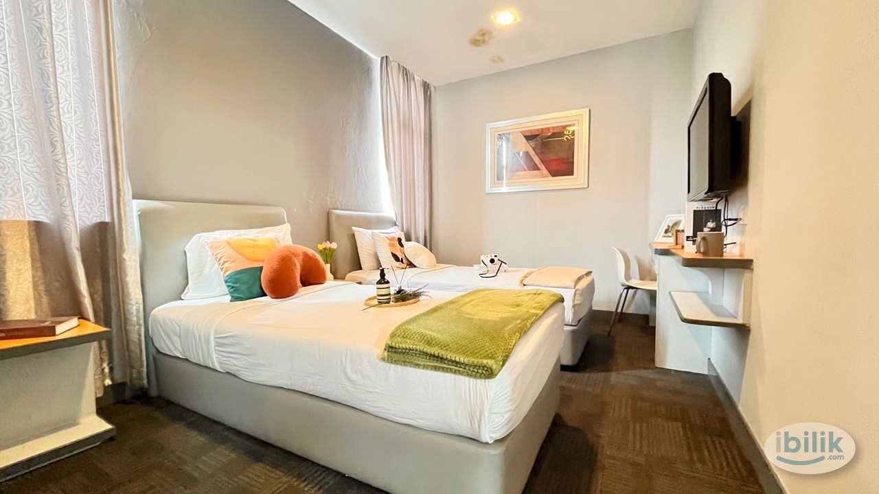 Only walk to LRT Pudu 🚂 Room + Private Toilet near Times Square, LalaPort Bukit Bintang - Image 2