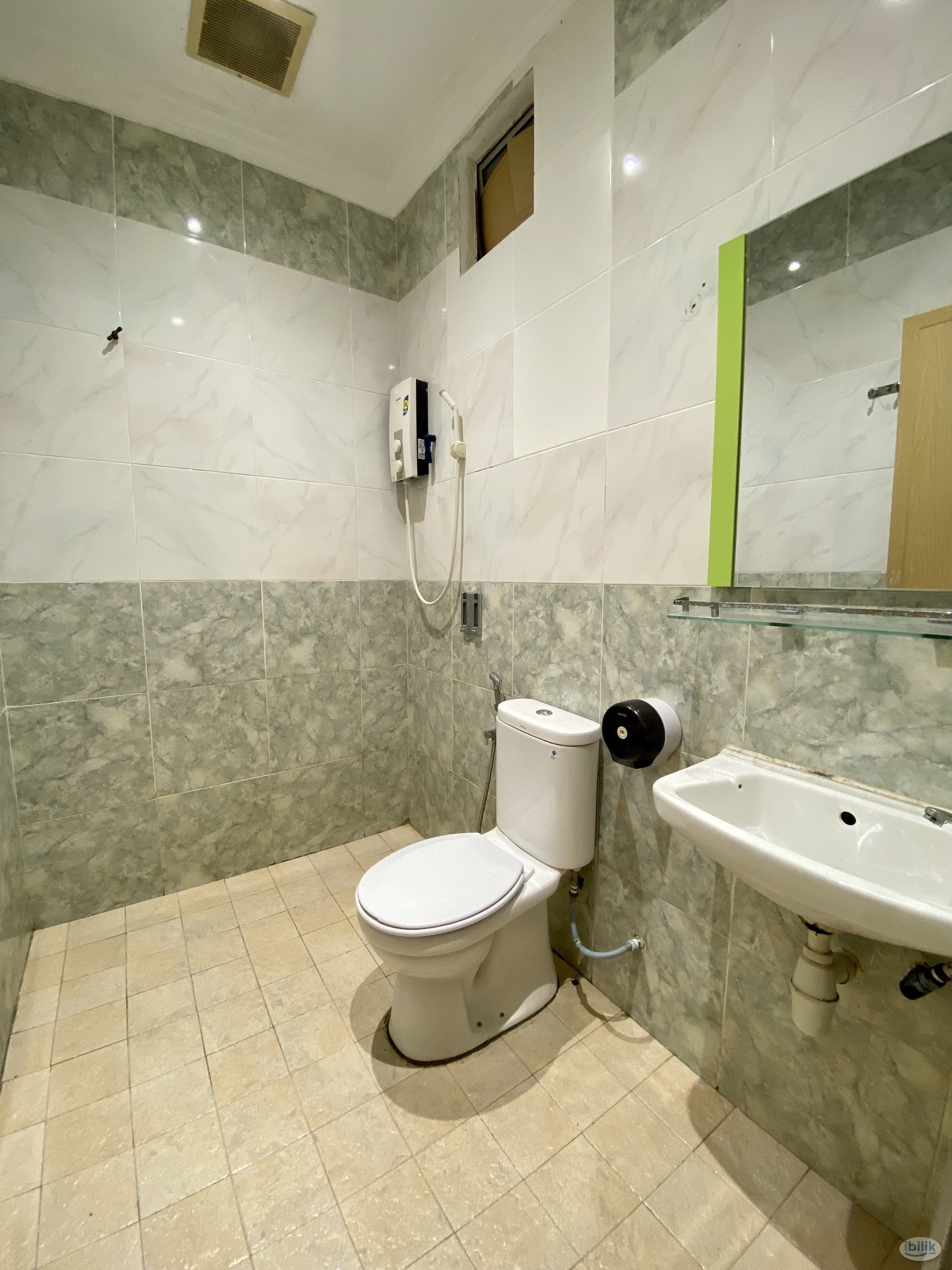 Near 🚶🏼‍♂ Bus Station ⭐️ LRT Sri Rampai ⭐️ Room Rent at Wangsa Maju - Image 1