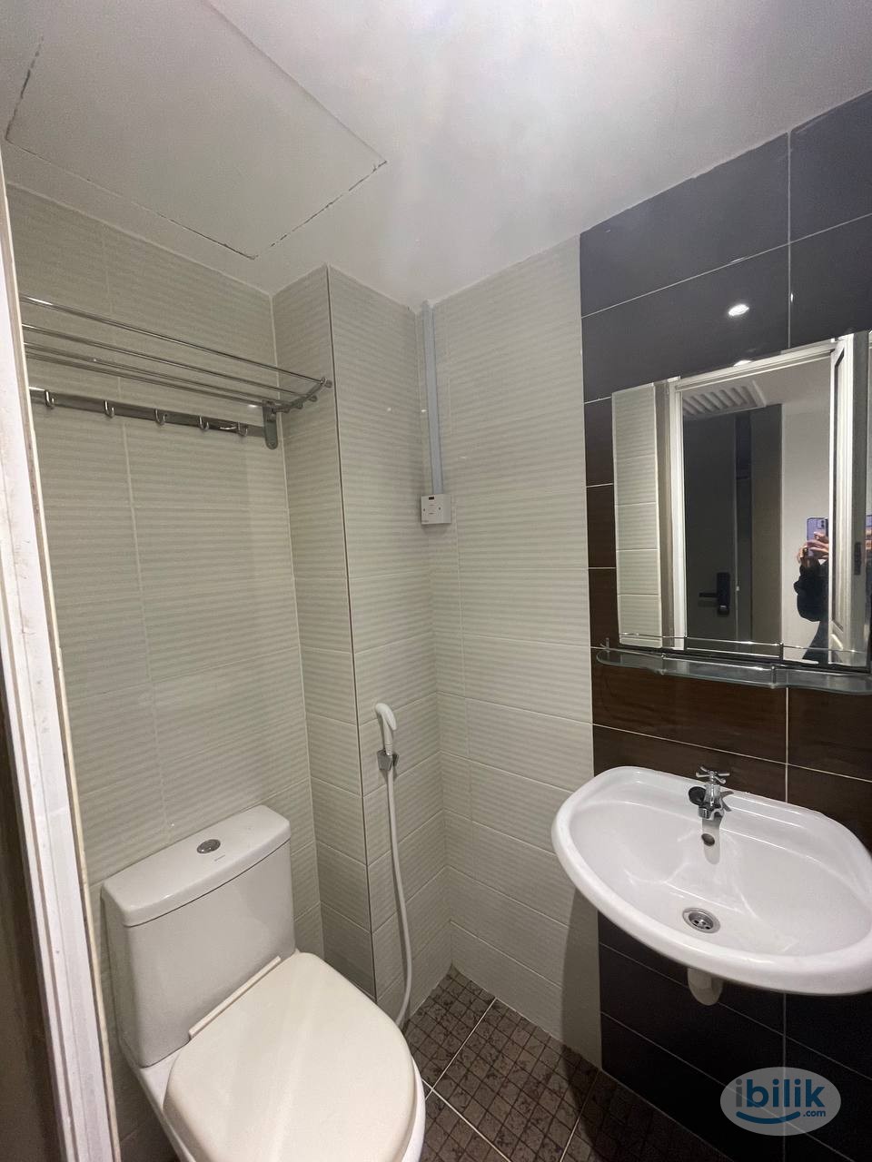1min  🚶🏼 HKL LRT Plaza 🚂 Room for Rent at Chow Kit, Titiwangsa - Image 1