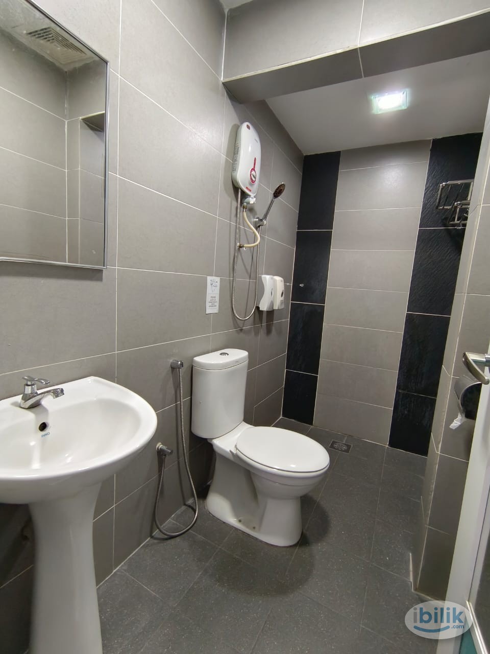 ⭐️Walking Distance To MRT Kota Damansara💃🏻Medium Room For Rent☀️ - Image 1