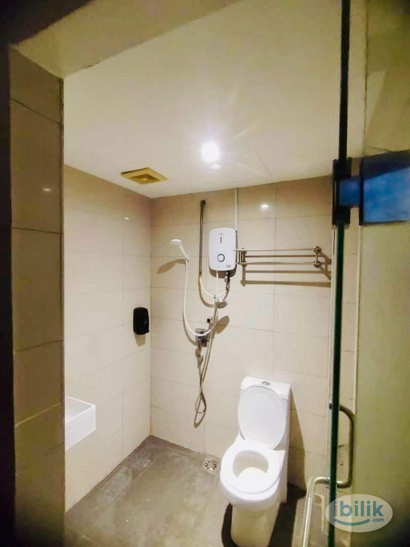 Low deposit Master room Private bathroom at Petaling Street , Walking distance to Mrt Pasar Seni, Walking distance to Lr - Image 4