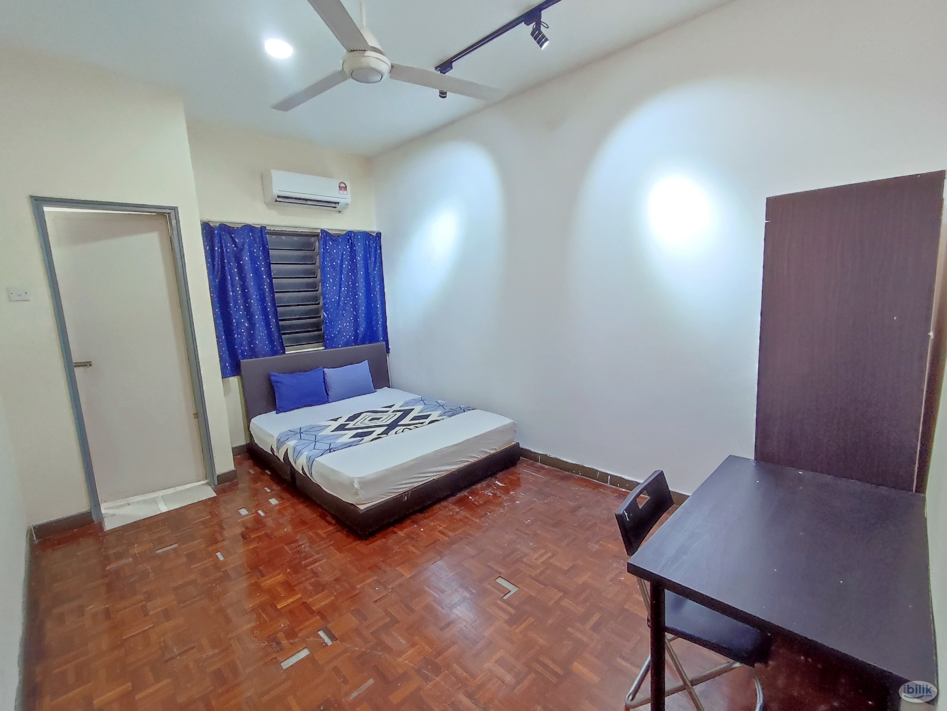 Middle Room at Damansara Uptown, Damansara Utama - Image 1