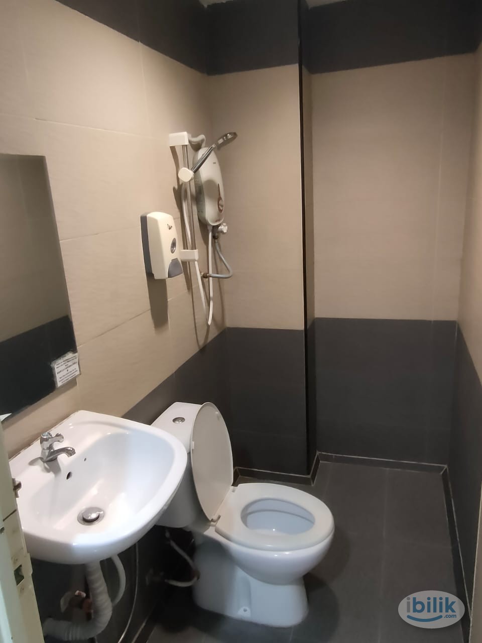 Study at Vision College❓ Room Rent attach Private Toilet at SS6 Kelana Jaya - Image 5