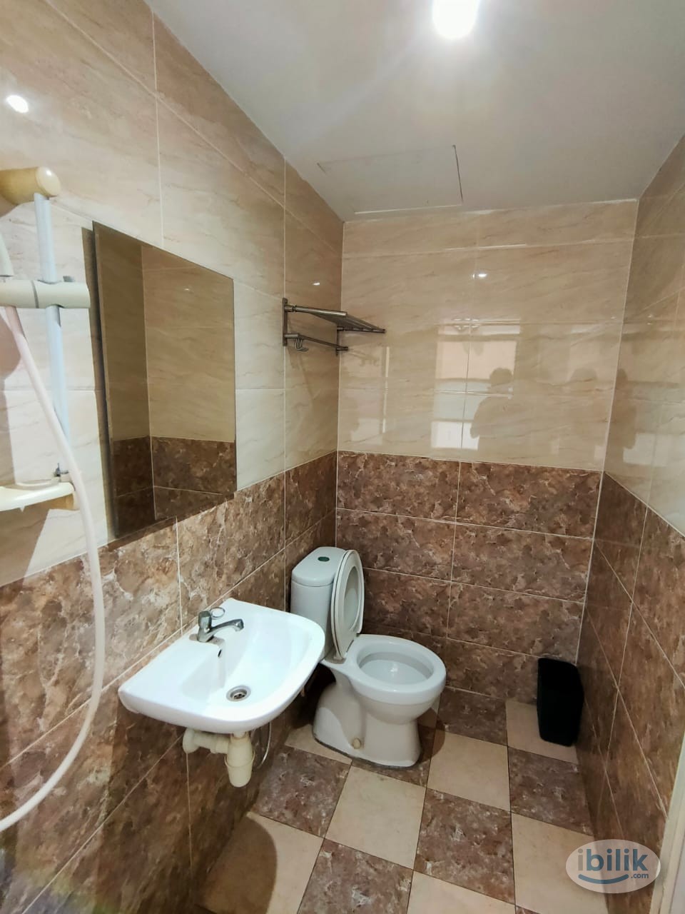 Master Room for Rent at PJS 8 Bandar Sunway, Puchong, Sunway Pyramid - Image 2
