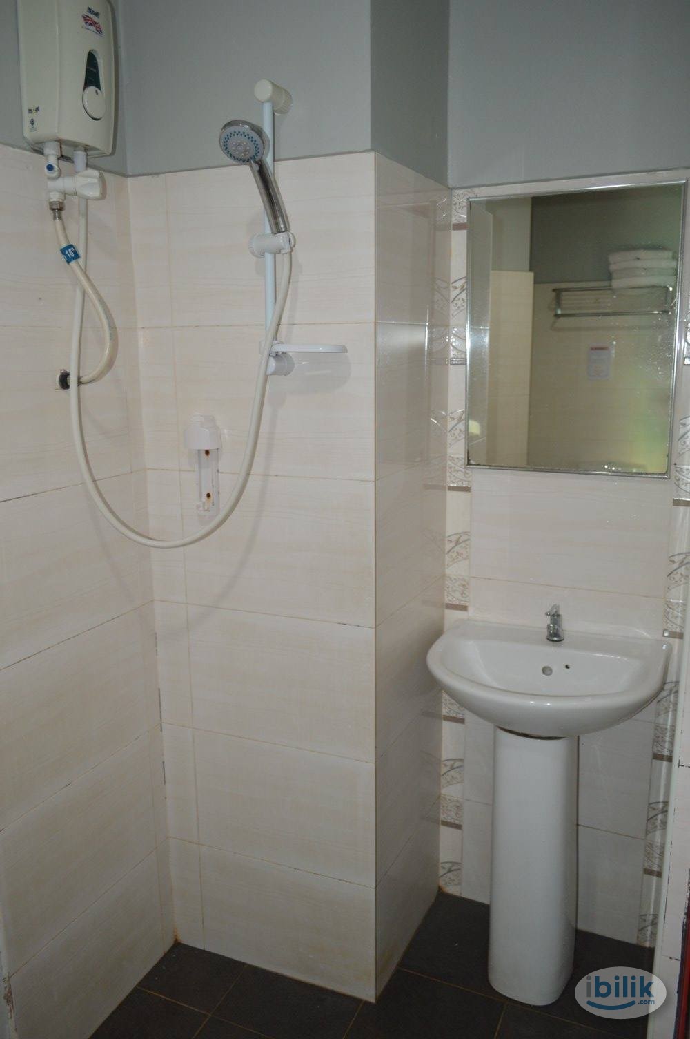 4mins to MRT Surian 🚂 Room Rent near Tropicana, Strand Kota Damansara - Image 1