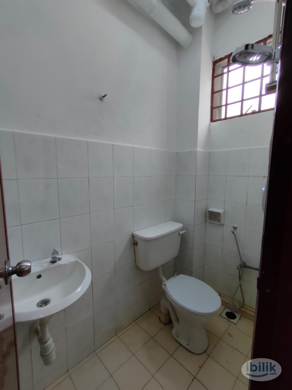 Middle Room at Berjaya Park, Shah Alam - Image 5