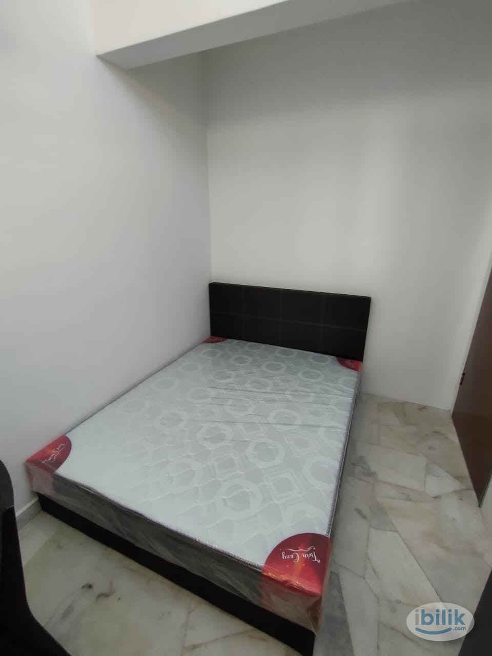 Middle Room at Berjaya Park, Shah Alam - Image 2