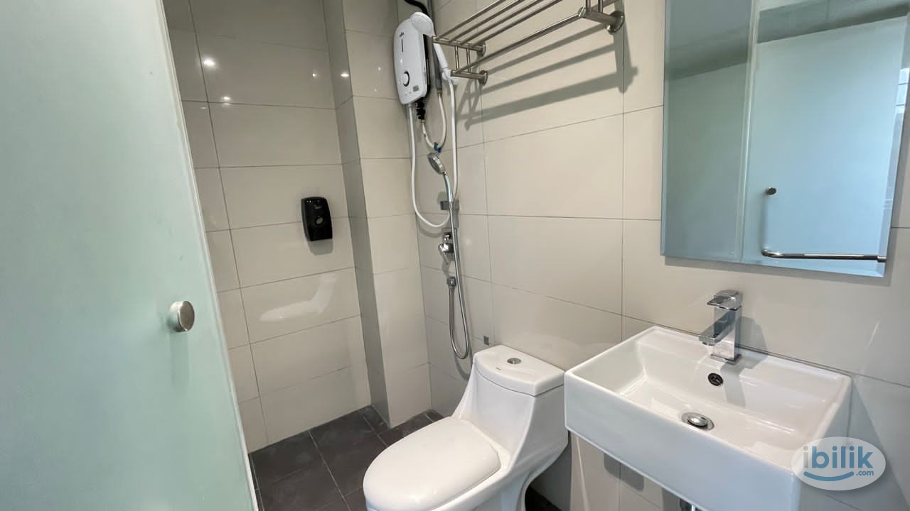 Petaling Street Master Room with Bathroom attached, Fully Furnished , Walking Distance to LRT - Image 2
