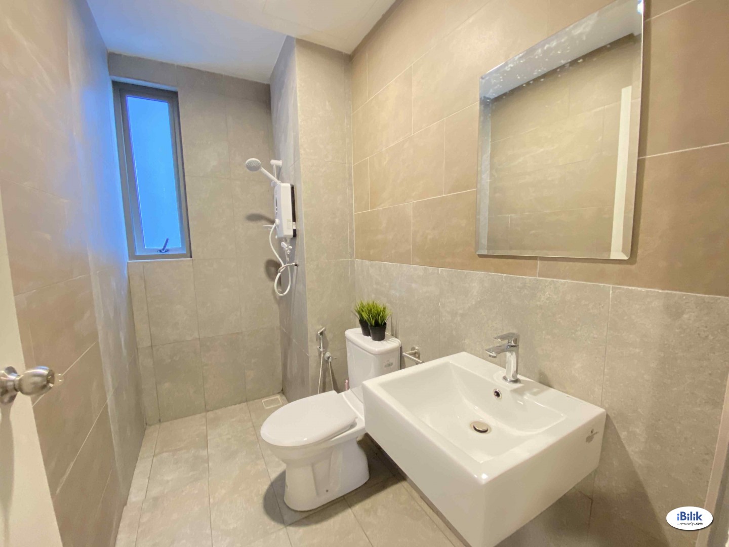 Balcony Room with walking distance 400m MRT Jinjang - Image 4