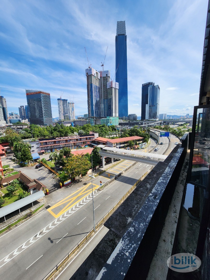 🔥0️⃣Zero Deposit✅🔥, 1 Mins Drive To Lalaport ,8 Mins Walk To Times Square,10 Mins Walk To LRT Pudu , Master Bedroom With - Image 4