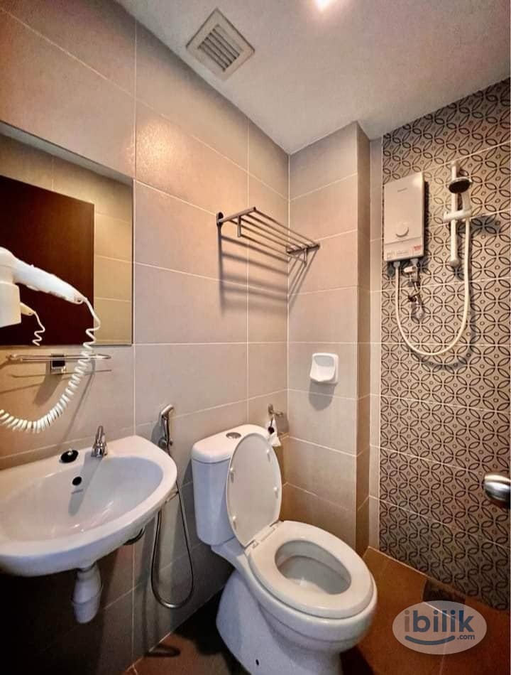 🔥0️⃣Zero Deposit✅🔥, Near KLCC ,  5 mins walk to LRT Masjid Jamek  , 3 Station To KLCC , 8Mins Drive To KLCC ,Master Bedr - Image 5