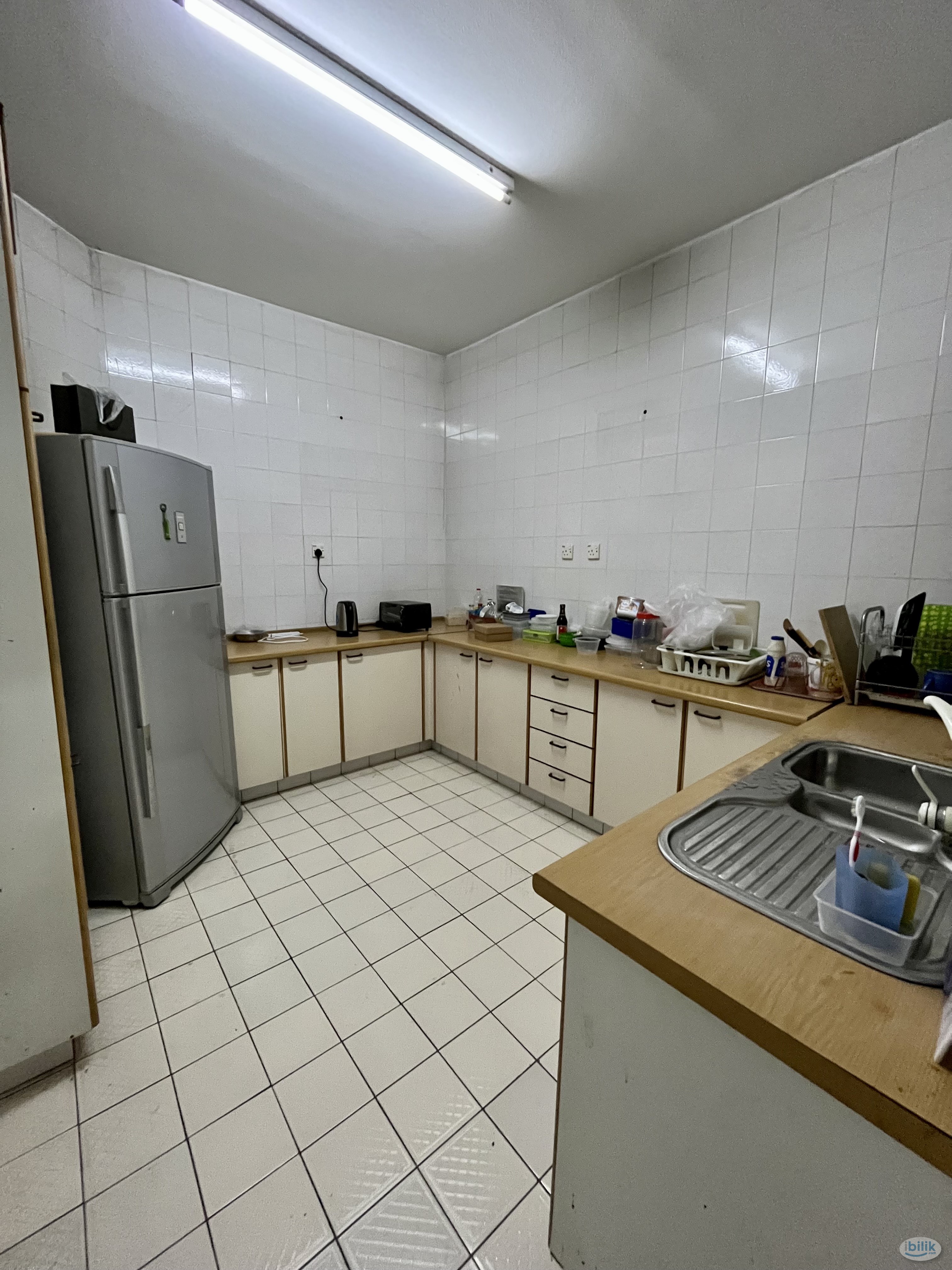 Comfy Single Room Rent in BU1, Bandar Utama Near Centrepoint Bandar Utama - Image 3