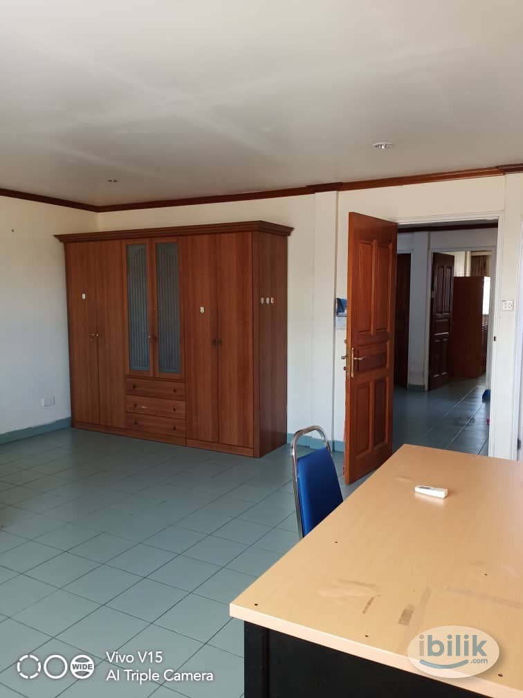 Fully Furnished Big Spacious Master Room For Rent at Pujut 3 Miri - Image 2