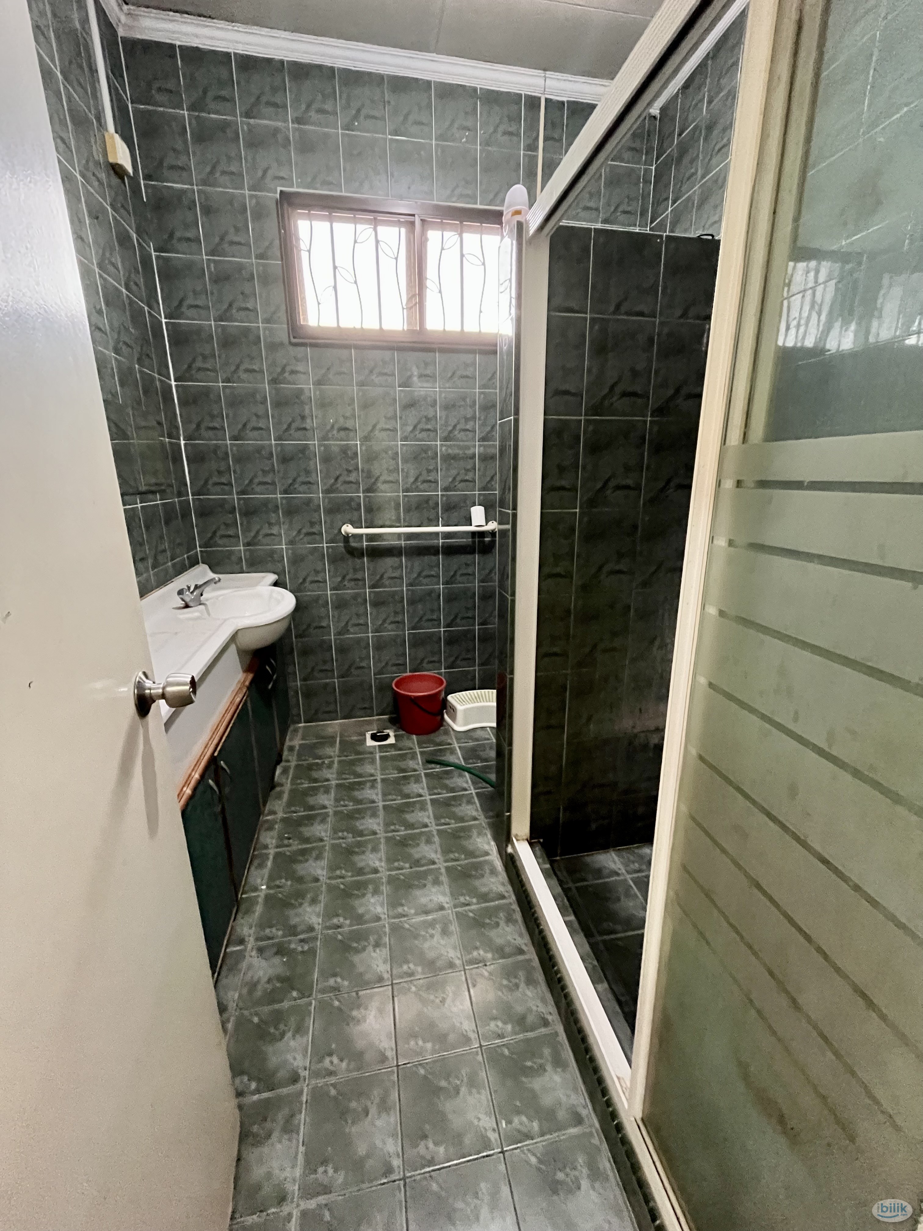 12mins 🚶‍♀️ First City University. Master Room Rent in BU10, Bandar Utama Near CentrePoint - Image 4