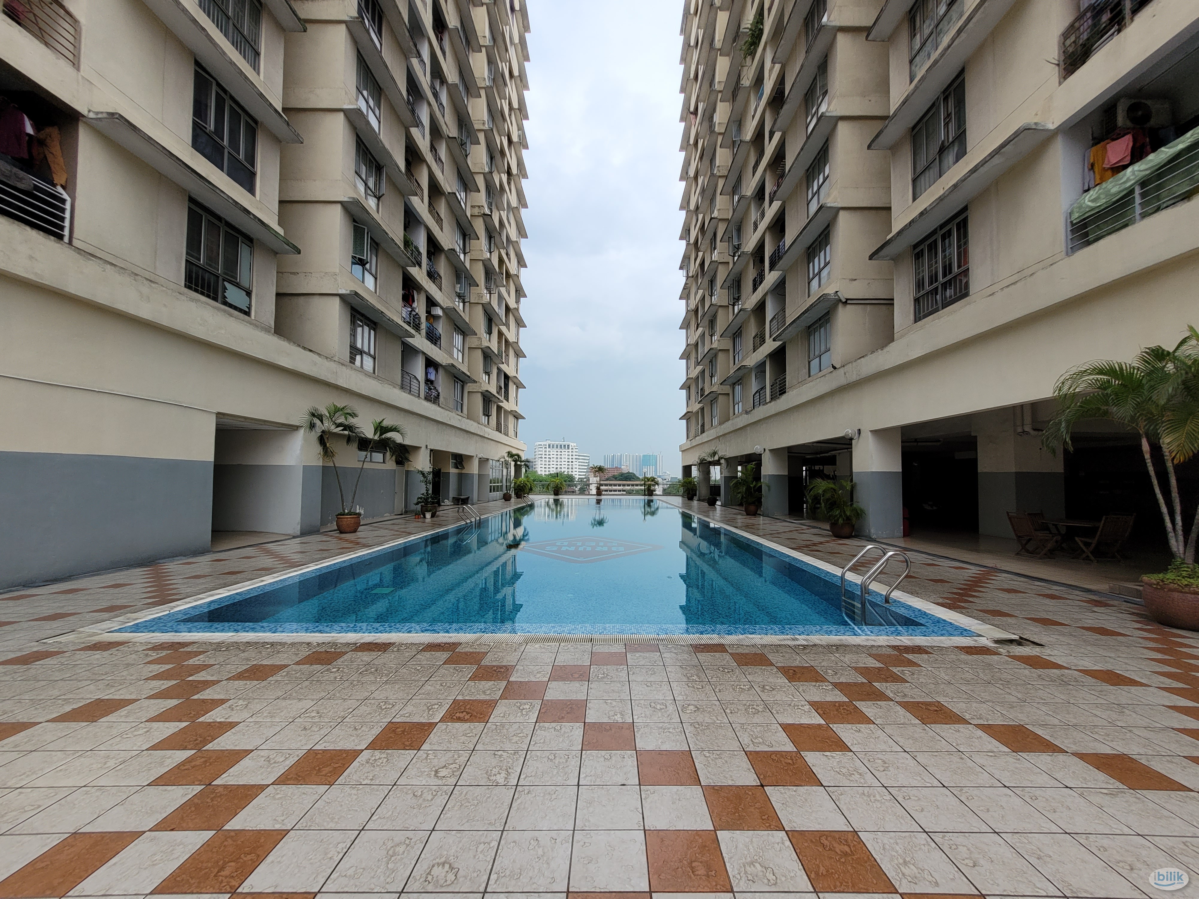 Super Clean Budget Single room, Female unit, F/F, All inclusive, Sunway Velocity, near MRT - Image 2