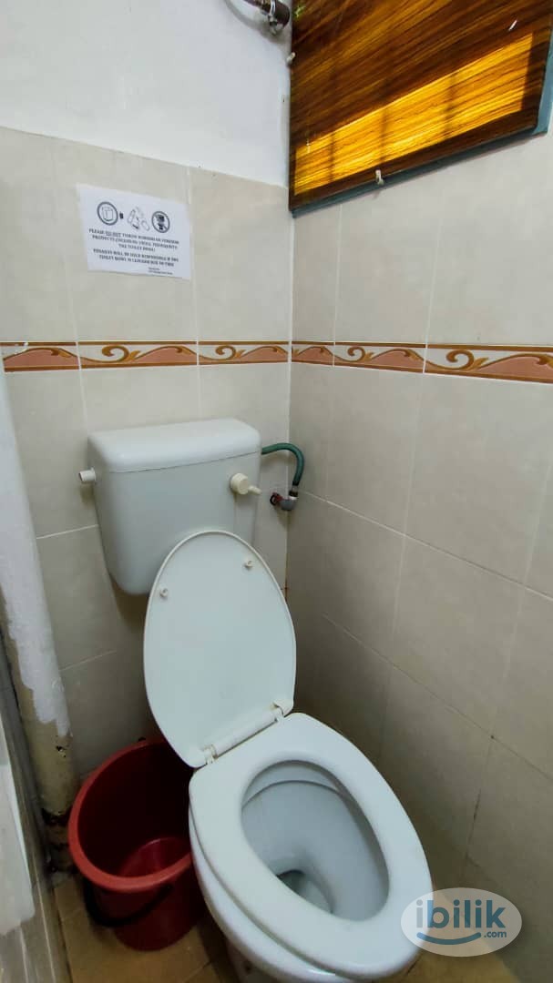 13mins 🚶‍♀️ to Taman Bahagia LRT Station 🚡 Single Room Rent in SS2, Petaling Jaya - Image 3
