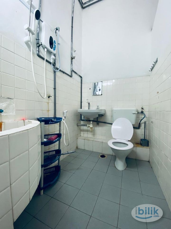 Attached Sharing 🚽 Middle Room in SS2 Near Taman Sea / SS2 Park / Damansara - Image 2