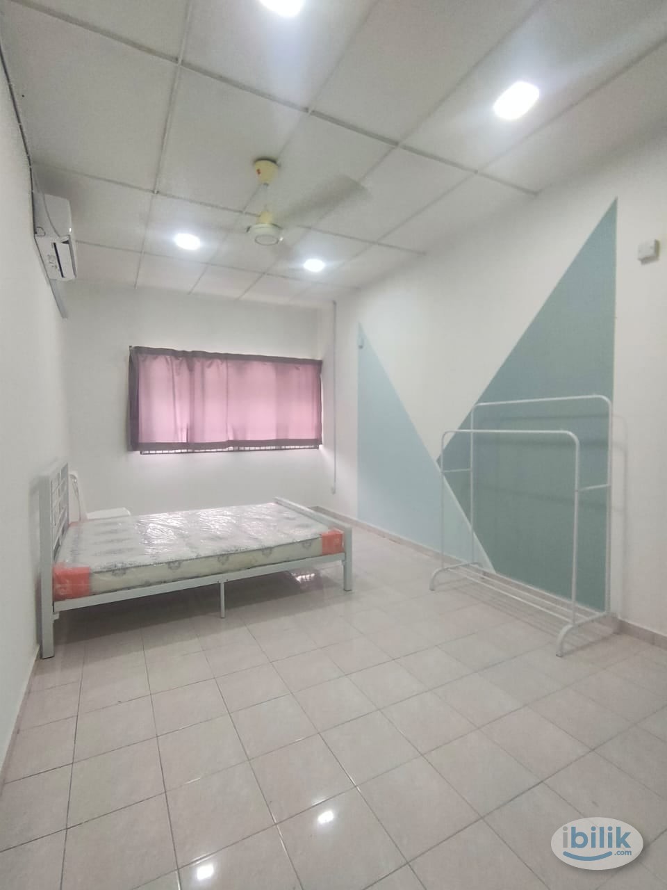 Attached Sharing 🚽 Middle Room in SS2 Near Taman Sea / SS2 Park / Damansara - Image 1