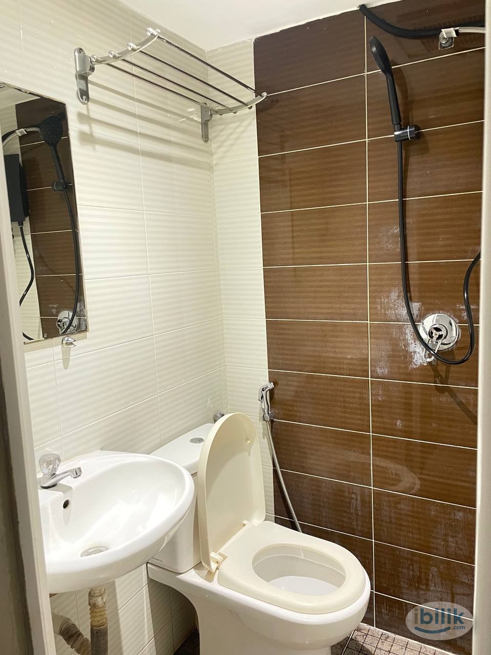 8 min to LRT Chow Kit 🚄 Furnished Room + Toilet at near Jalan Raja Laut Chow Kit - Image 1